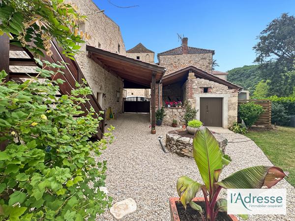EXCLUSIVITE Élégante Maison en pierre rénovée avec piscine et dépendance