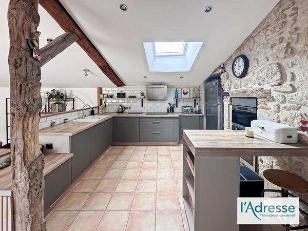 EXCLUSIVITE Élégante Maison en pierre rénovée avec piscine et dépendance