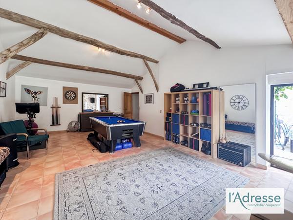 EXCLUSIVITE Élégante Maison en pierre rénovée avec piscine et dépendance