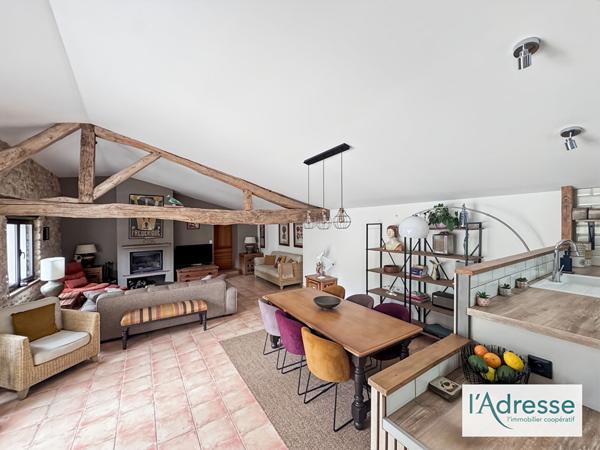 EXCLUSIVITE Élégante Maison en pierre rénovée avec piscine et dépendance