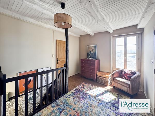 EXCLUSIVITE Élégante Maison en pierre rénovée avec piscine et dépendance