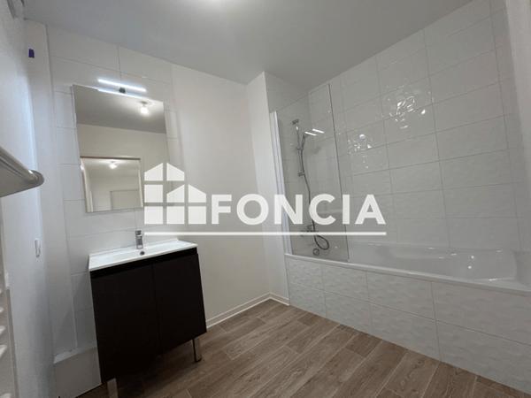 Location Appartement 4 pièces 80.31 m² - 74 ROUTE DE GENCAY Poitiers 86000
