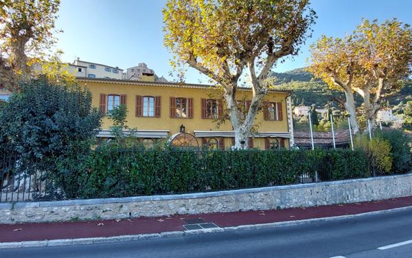 Immeuble à vendre    6 pièces • 646,65 m2 Le Bar-sur-Loup