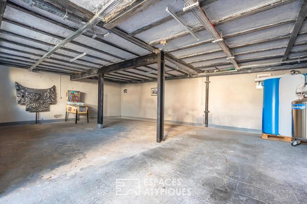 Ancien garage transformé en loft à proximité des bords de Marne