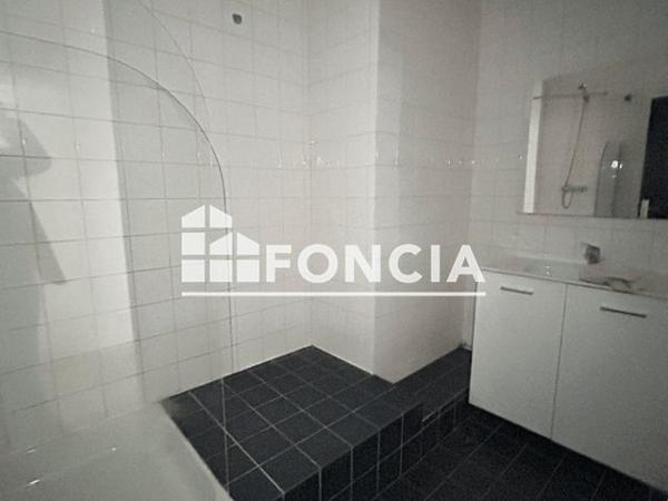 Location Appartement 2 pièces 41 m² - 15 RUE DU COIN Cholet 49300