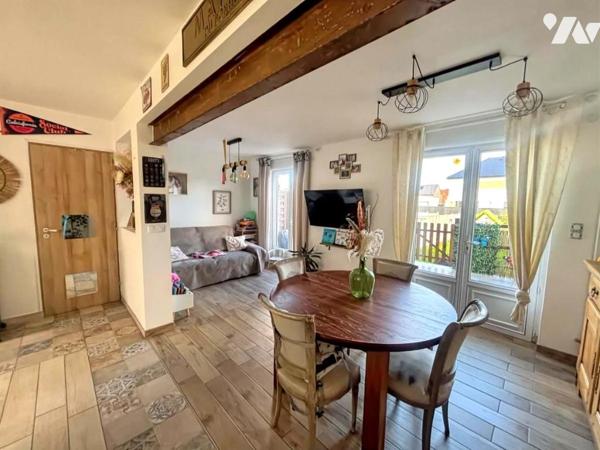 Maison de ville avec 3 ch et jardin, parking à 100m