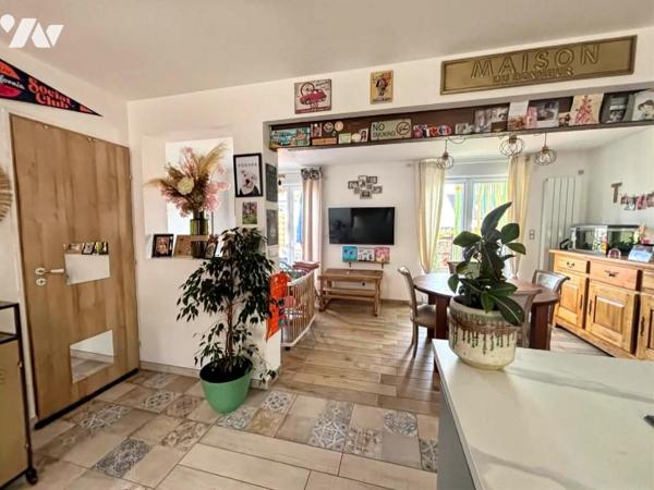 Maison de ville avec 3 ch et jardin, parking à 100m