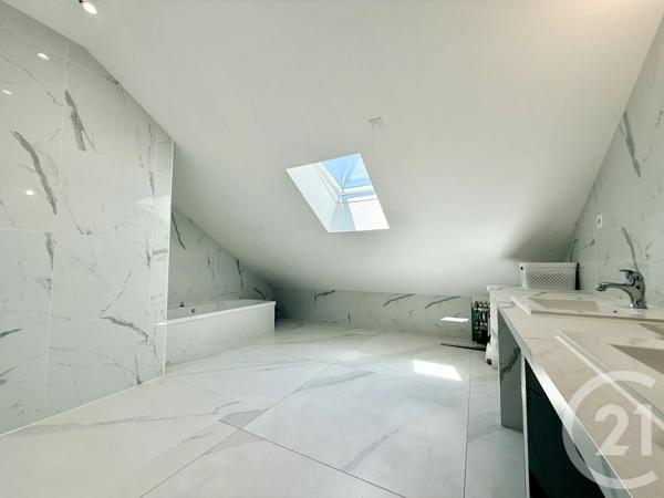 Maison à vendre  6 pièces - 210 m 2   BELLEY  - 01