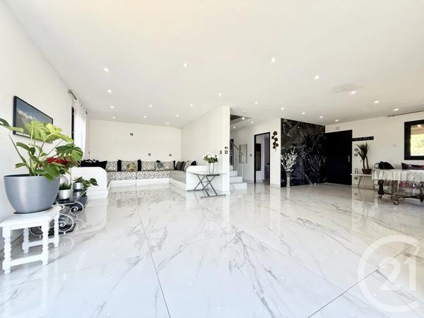 Maison à vendre  6 pièces - 210 m 2   BELLEY  - 01