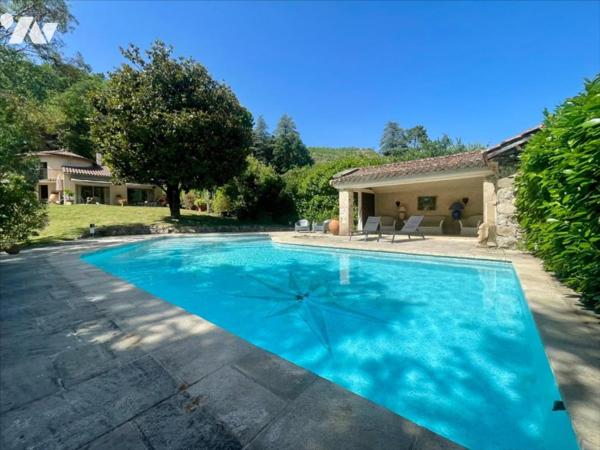 Maison familiale de 200 m² sur 12 976 m²