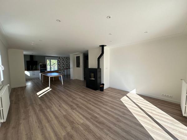 Maison familiale à vendre proche du centre du Poiré sur Vie avec studio et piscine