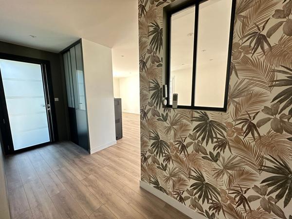 Maison familiale à vendre proche du centre du Poiré sur Vie avec studio et piscine