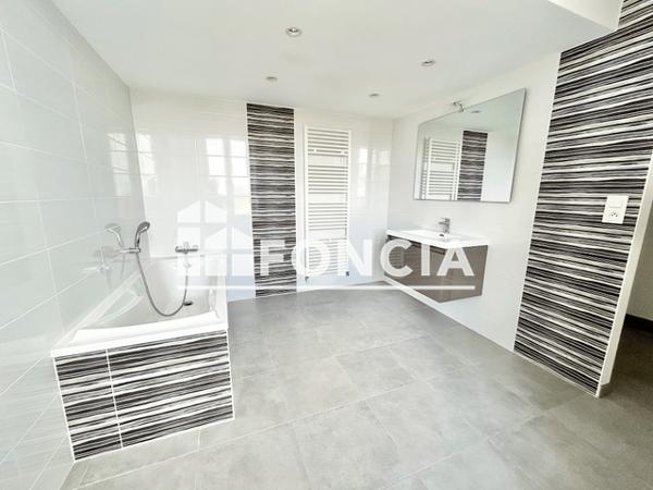 Location Appartement 7 pièces 203.45 m² - 3 RUE DE L'ABBE CHATELAIN Montigny Les Metz 57950