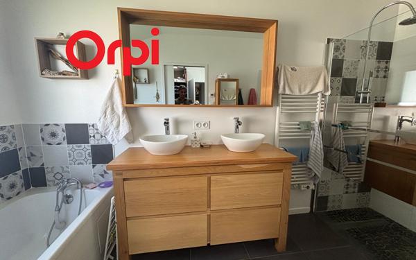 Maison à vendre    5 pièces •  Saint-Agnant