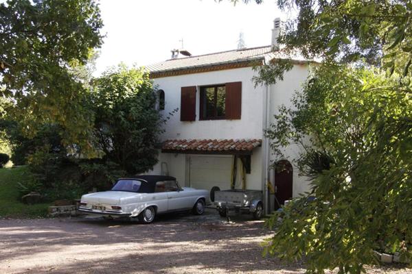 Propriété avec maison de 184M2 sur parc paysager de 9244M2