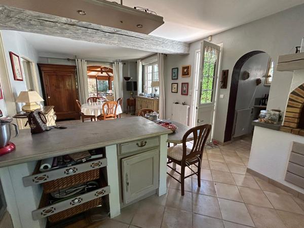 Propriété avec maison de 184M2 sur parc paysager de 9244M2