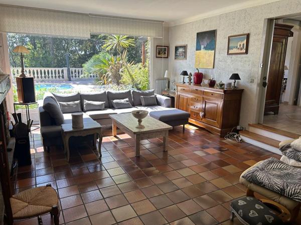 Propriété avec maison de 184M2 sur parc paysager de 9244M2