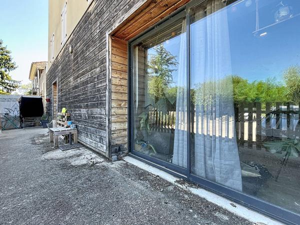 Appartement rénové avec goût, terrasse et parking