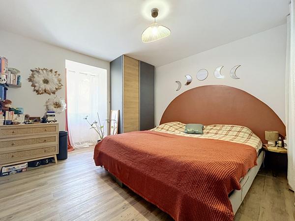 Appartement rénové avec goût, terrasse et parking