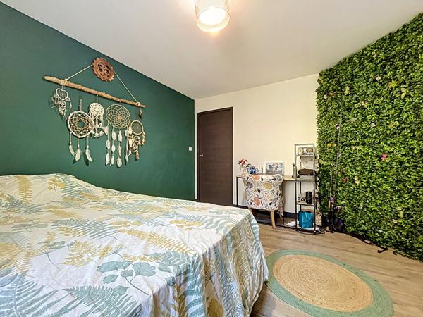 Appartement rénové avec goût, terrasse et parking
