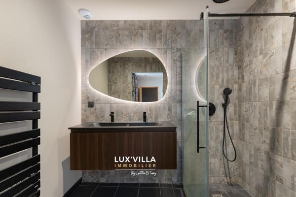 MAS CONTEMPORAIN AVEC PISCINE