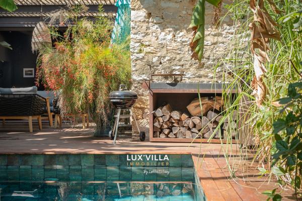 MAS CONTEMPORAIN AVEC PISCINE