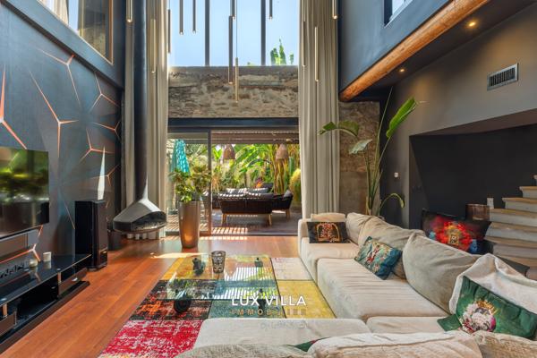 MAS CONTEMPORAIN AVEC PISCINE