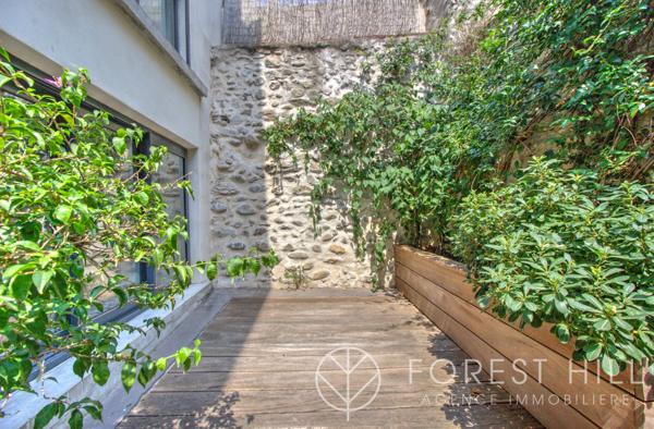 En plein centre, à l'abri du bruit : une maison qui se démarque