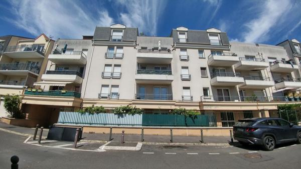 Bel appartement de 4 pièces en centre ville avec balcon, box et cave