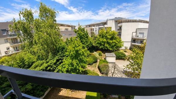 Bel appartement de 4 pièces en centre ville avec balcon, box et cave
