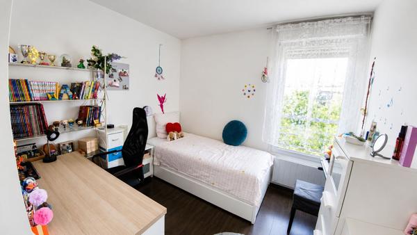 Bel appartement de 4 pièces en centre ville avec balcon, box et cave