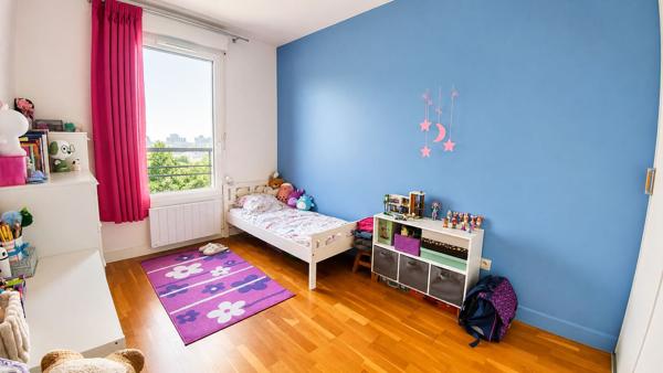 Bel appartement de 4 pièces en centre ville avec balcon, box et cave