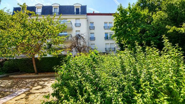 Bel appartement de 4 pièces en centre ville avec balcon, box et cave
