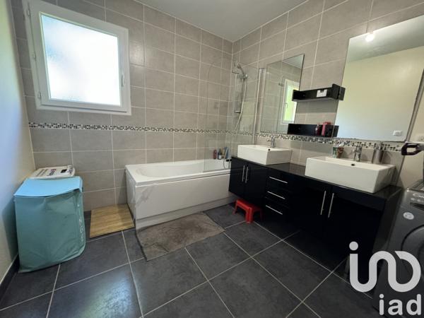 Maison 5 pièces de 116 m² à Hourtin (33990)