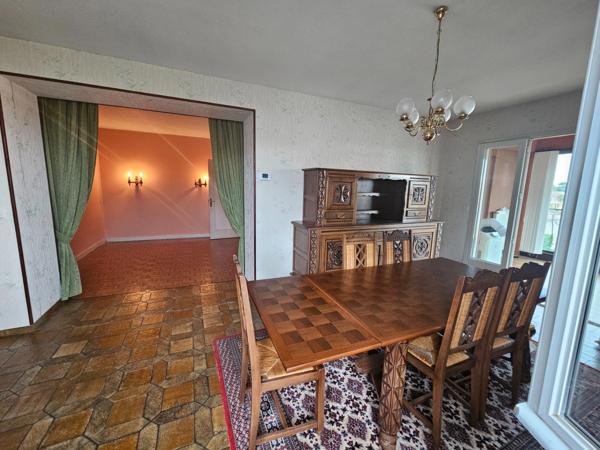 Maison à vendre 4 chambres- 2 garages- terrain 767 m2- LA ROCHE BLANCHE (63670)