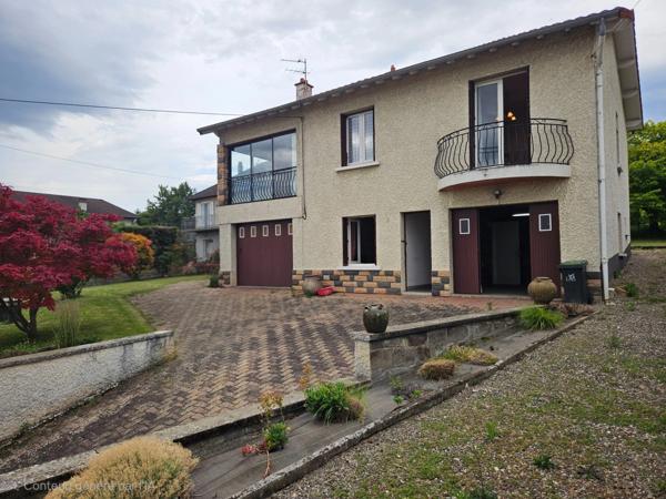 Maison à vendre 4 chambres- 2 garages- terrain 767 m2- LA ROCHE BLANCHE (63670)