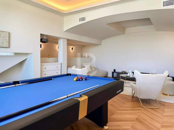 Mas en pierre de 300m2 sur terrain de 2500m2 proche du village de Valbonne