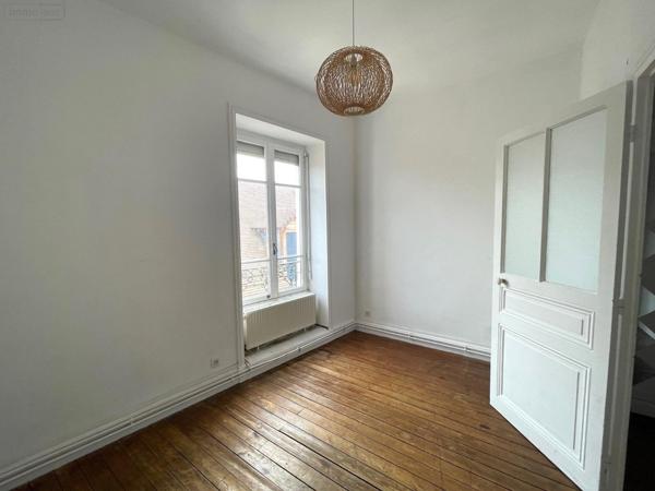 Appartement ancien à louer à Chalon-sur-Saône en Saône-et-Loire (71100), ref : 3 rue du Palais de Justice   
centre ville