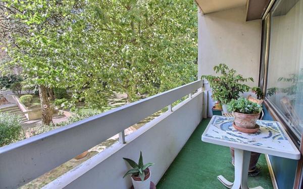 Appartement à vendre    3 pièces • 62 m2 Marseille 11