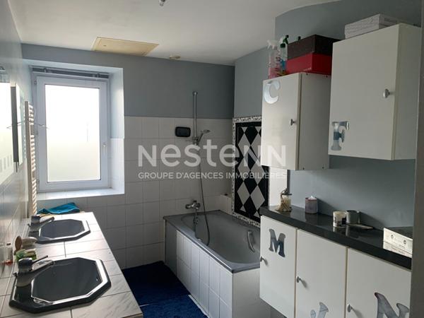 Maison de ville à vendre à Bressuire - 8 pièces, 5 chambres de 163m² habitable