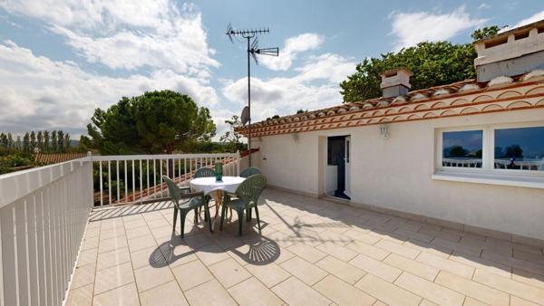 MAISON BOURGEOISE, PISCINE ET GARAGES - PROCHE NARBONNE