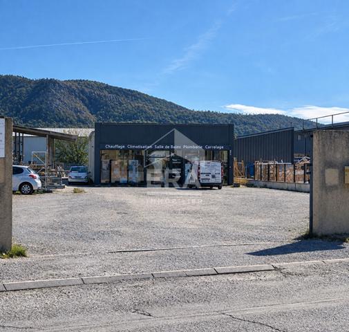 Local commercial (murs)  Château Arnoux 385 m2
