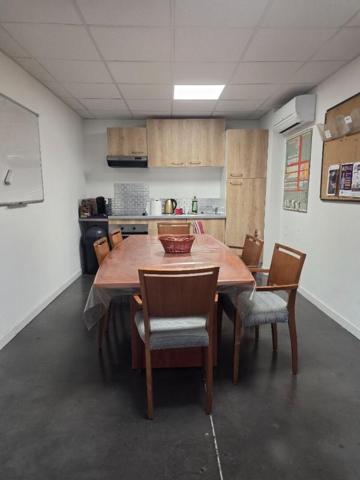 ROUSSET Bâtiment industriel avec bureaux