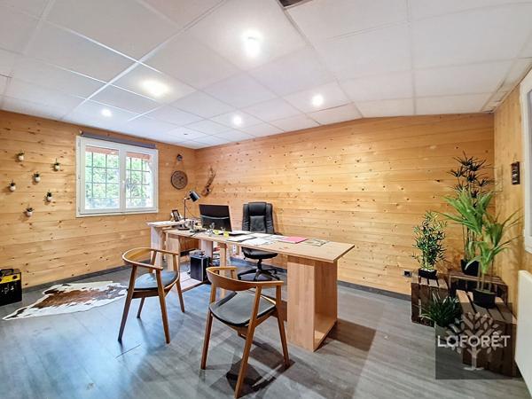 Location local commercial près de BOULLEVILLE - 164 m² - 1 180 €/mois