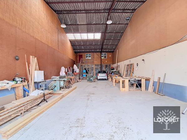 Location local commercial près de BOULLEVILLE - 164 m² - 1 180 €/mois