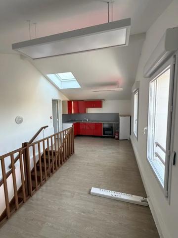 Location                                                      Local commercial
                        
                     3 pièces                      68 m2                     à Biscarrosse