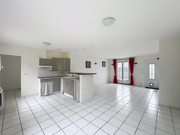 A quelques minutes de SENS et sa gare direct Paris