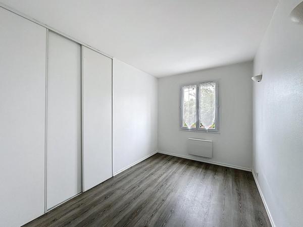 A quelques minutes de SENS et sa gare direct Paris