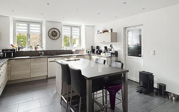 Maison à vendre    6 pièces •  Saint-Ouen-lès-Parey