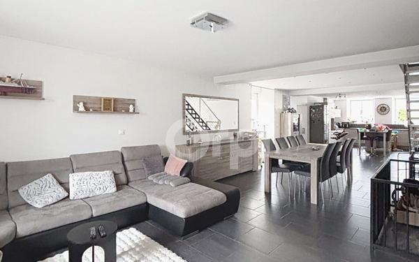 Maison à vendre    6 pièces •  Saint-Ouen-lès-Parey